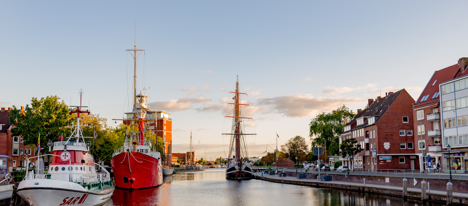 Emden am Delft mit Abendstimmung