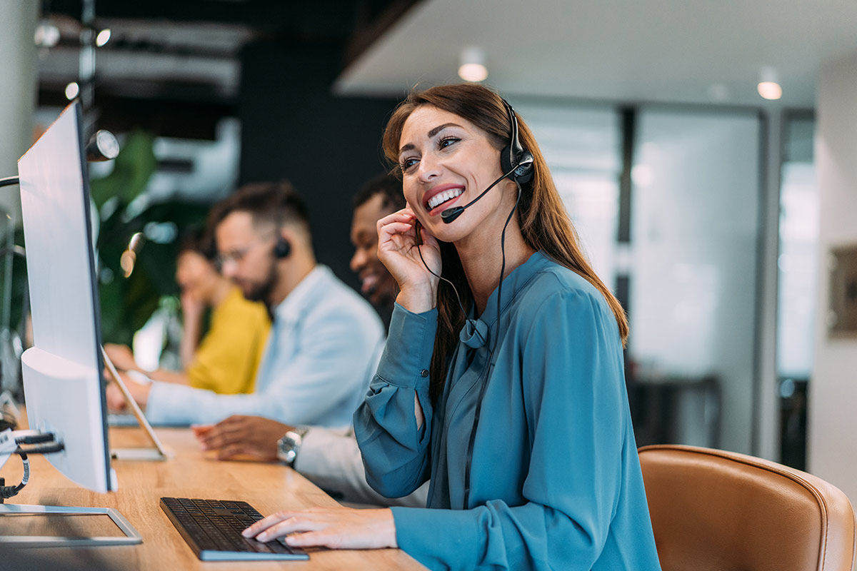 hansefit_beratung_teaser Eine Frau im Callcenter telefoniert