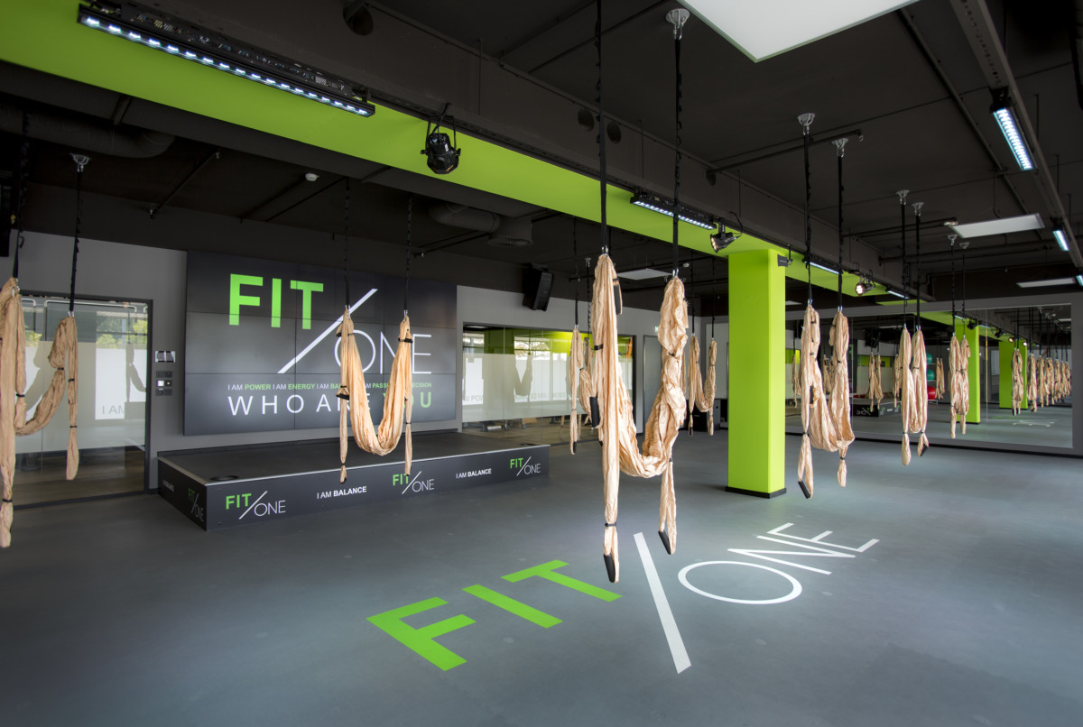 Fit/One Studio Würzburg Innenraum mit Aerial Training Set Up.