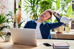Person am Arbeitsplatz