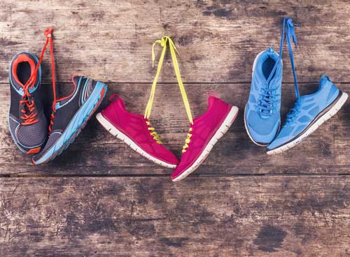 Schuhe auf einem Holzboden Schuhe