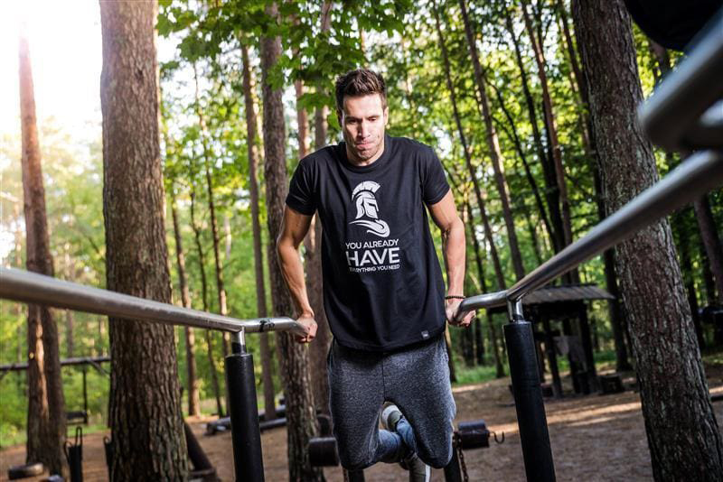Mann macht Outdoor Sport in der Natur Outdoor Sport
