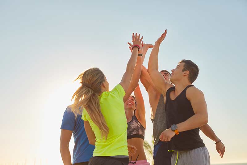 hansefit_fuer_alle Ein Team gibt sich High Five