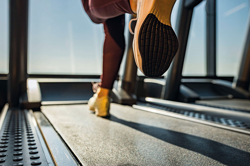 hansefit_unternehmen_fitness Jemand ist aktiv auf dem Laufband.
