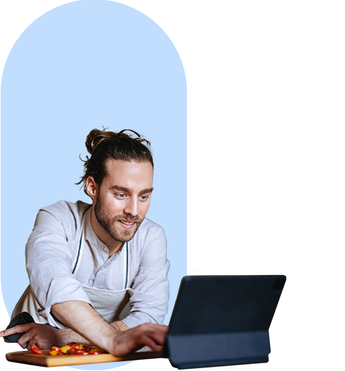 Badge mit einem Mann der kocht und am Tablet arbeitet